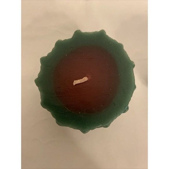 (SET OF 2) HANDMADE SCENTED CHRISTMAS PINECONE CANDLES 3” GREEN AND RED - RARE - Picture 2 of 5